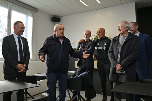 Dov’è finito Pioli? Alla Continassa con gli ex campioni della Juventus (FOTO) Dov’è finito Pioli? Alla Continassa con gli ex campioni della Juventus (FOTO) - immagine 1