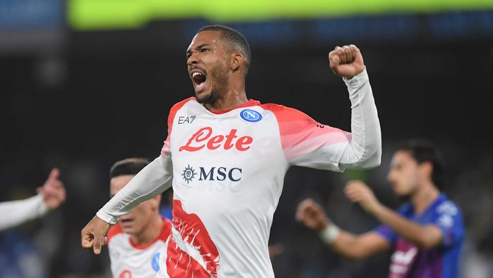 FOTO Juan Jesus scherza sulla nuova maglia: “È arrivata anche a Bat-Volturno…” - immagine 1