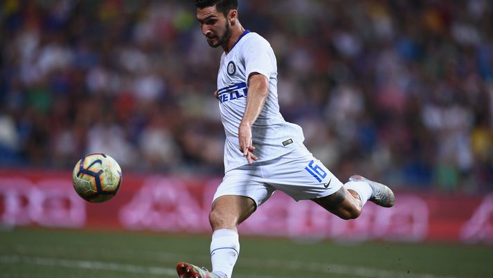REGGIO NELL'EMILIA, ITALY - AUGUST 19: Matteo Politano of FC Internazionale in action during the serie A match between US Sassuolo and FC Internazionale at Mapei Stadium - Citta' del Tricolore on August 19, 2018 in Reggio nell'Emilia, Italy. (Photo by Claudio Villa - Inter/Inter via Getty Images) La probabile formazione dell’Inter: Politano in vantaggio su Keita - immagine 1