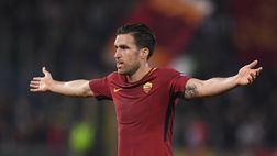 Roma-Genoa, ovazione dell’Olimpico per Strootman: a fine partita va sotto la Sud