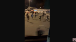 Video – Ultras del Napoli assaltano il pullman dei tifosi dell’Inter