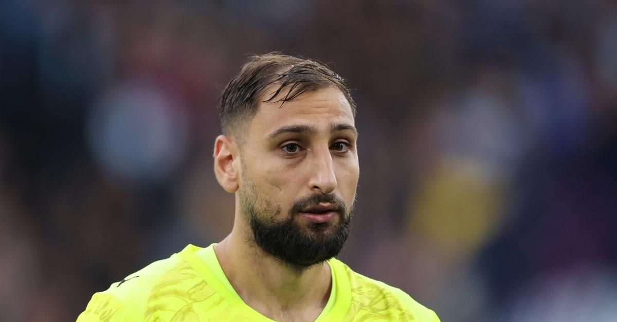 Donnarumma, esordio con il Manchester City nel derby con un miracolo | VIDEO