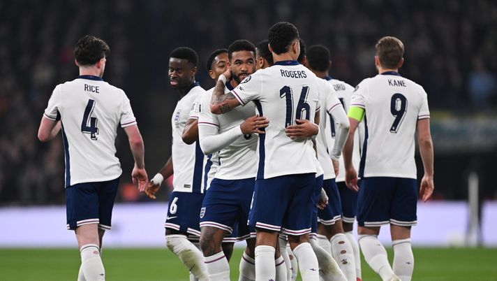 LONDON, ENGLAND - MARCH 24: Reece James of England celebrates with teammate Morgan Rogers after scoring his team's first goal from a free-kick during the FIFA World Cup 2026 European Qualifier between England and Latvia at Wembley Stadium on March 24, 2025 in London, England. (Photo by Mike Hewitt/Getty Images) Andorra-Inghilterra, risultato già scritto: il pronostico di DDD - immagine 1