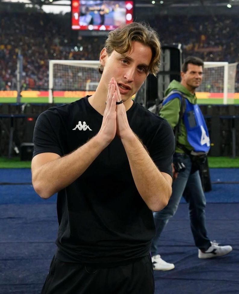 FOTO – Bove emozionato ringrazia la curva della Roma - immagine 1