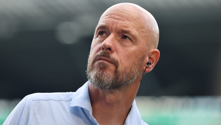 BREMEN, GERMANY - AUGUST 30: Erik ten Hag, Head Coach of Bayer Leverkusen, looks on prior to the Bundesliga match between SV Werder Bremen and Bayer 04 Leverkusen at Weserstadion on August 30, 2025 in Bremen, Germany. (Photo by Christof Koepsel/Getty Images) Ten Hag