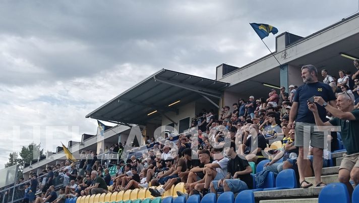 Verona, i tifosi riempiono l’Olivieri all’allenamento della squadra  Verona, i tifosi riempiono l’Olivieri all’allenamento della squadra - immagine 1