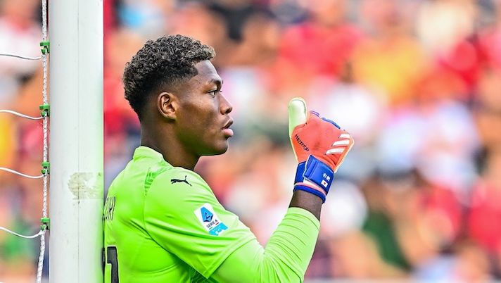 GENOA, ITALY - OCTOBER 19: Zion Suzuki of Parma reacts during the Serie A match between Genoa CFC and Parma Calcio 1913 at Stadio Luigi Ferraris on October 19, 2025 in Genoa, Italy. (Photo by Simone Arveda/Getty Images) BREAKING – Parma, Suzuki si opererà in Giappone: scelta fatta! Ecco quanto starà fuori - immagine 1