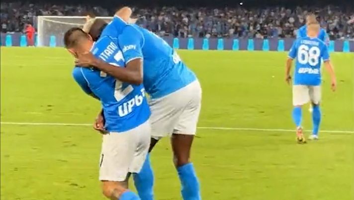 VIDEO Difende Kvara e poi quella frase sussurrata da Politano: la partita di Osimhen - immagine 1