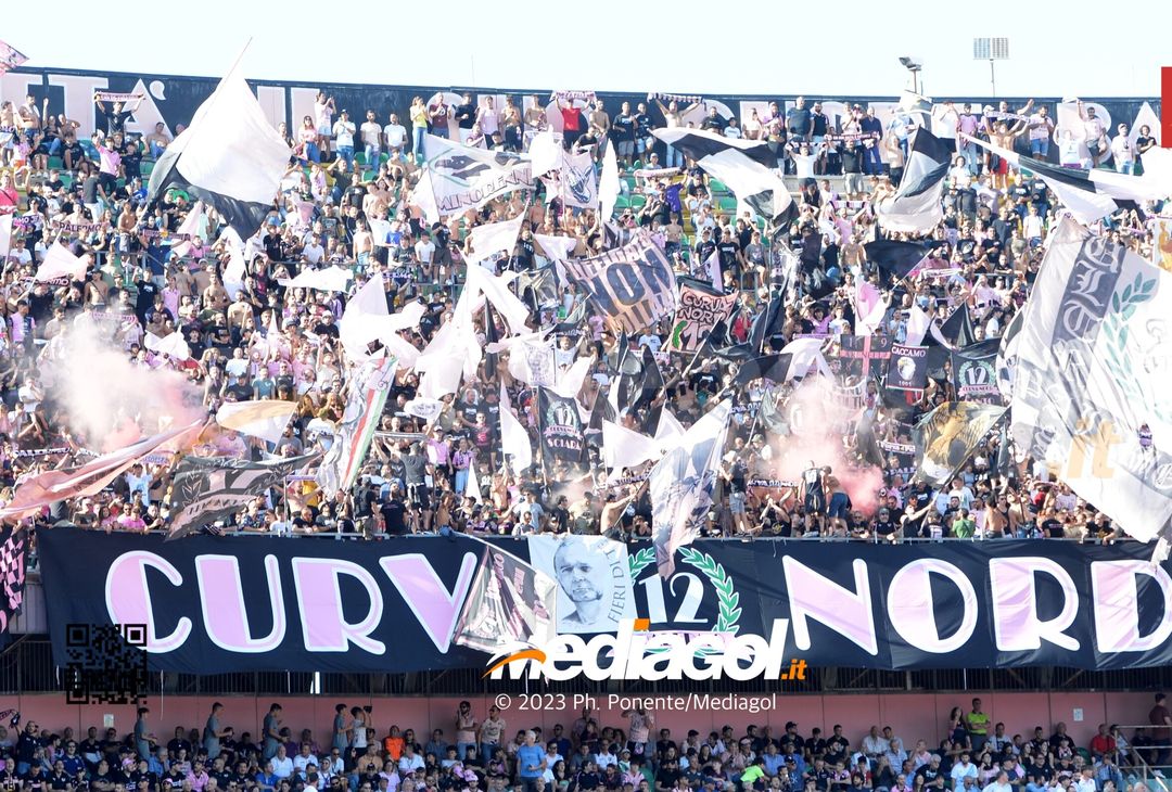 FOTOTIFO Palermo-Sudtirol 2-1, gli scatti ai tifosi al “Renzo Barbera” (GALLERY) - immagine 77