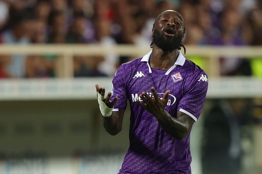 FLORENCE, ITALY - SEPTEMBER 17: M'Bala Nzola of ACF Fiorentina reacts during the Serie A TIM match between ACF Fiorentina and Atalanta BC at Stadio Artemio Franchi on September 17, 2023 in Florence, Italy. (Photo by Gabriele Maltinti/Getty Images) Il commento: “Brekalo diesel, ma non ha sbagliato niente. Nzola in difficoltà”- immagine 2