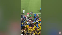 VIDEO Uruguay-Colombia: clamorosa rissa sugli spalti, coinvolti anche i giocatori
