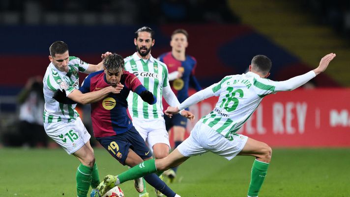 Yamal ne dribbla sette ma Flick spegne gli entusiasmi: “Maradona e Messi? E’ un genio, ma…” - immagine 1