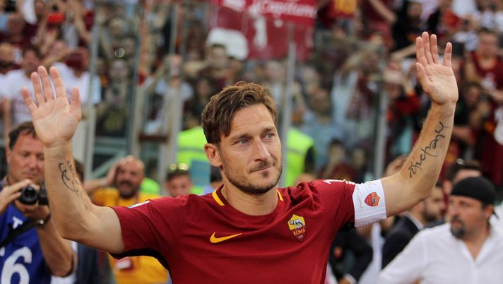 Totti, critiche in una Tv svizzera: “Bandiera? Ha fatto una scelta comoda” - immagine 1