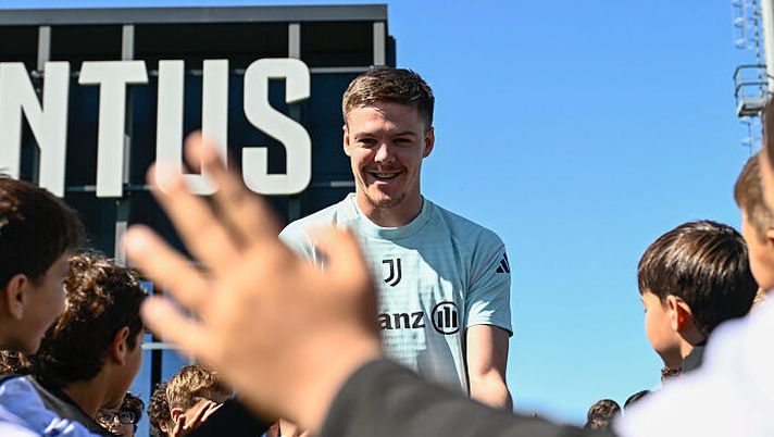 TURIN, ITALY - MARCH 27: Emil Holm of Juventus during an training session at JTC on March 27, 2026 in Turin, Italy. (Photo by Alberto Gandolfo - Juventus/Juventus FC via Getty Images) Juve, buone notizie: allenamento in gruppo per Holm. Giorno di riposo per Kalulu - immagine 1