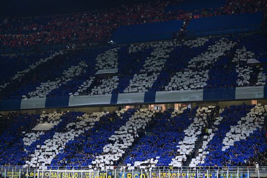 MILAN, ITALY - APRIL 19: A general view inside the stadium during the UEFA Champions League quarterfinal second leg match between FC Internazionale and SL Benfica at San Siro Stadium on April 19, 2023 in Milan, Italy. (Photo by Mattia Ozbot - Inter/Inter via Getty Images) Squadre con più tifosi al mondo: Milan vince derby con Inter, Juve e Roma in Top 15- immagine 3