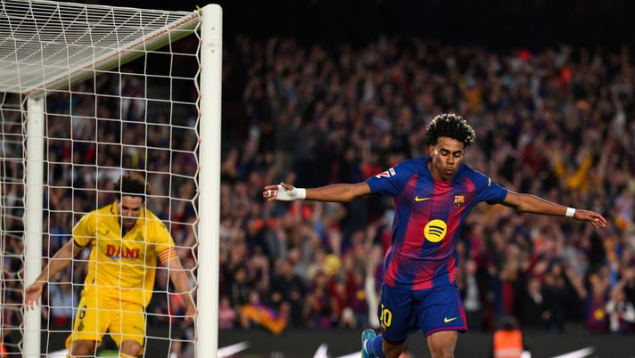 BARCELLONA, SPAGNA - 11 APRILE: Lamine Yamal dell'FC Barcelona festeggia il terzo gol della sua squadra durante la partita di LaLiga EA Sports tra FC Barcelona e RCD Espanyol de Barcelona allo Spotify Camp Nou l'11 aprile 2026 a Barcellona, Spagna. (Foto di David Ramos/Getty Images) Barcellona, Lamine Yamal leader dei blaugrana: lo spagnolo registra numeri clamorosi - immagine 1