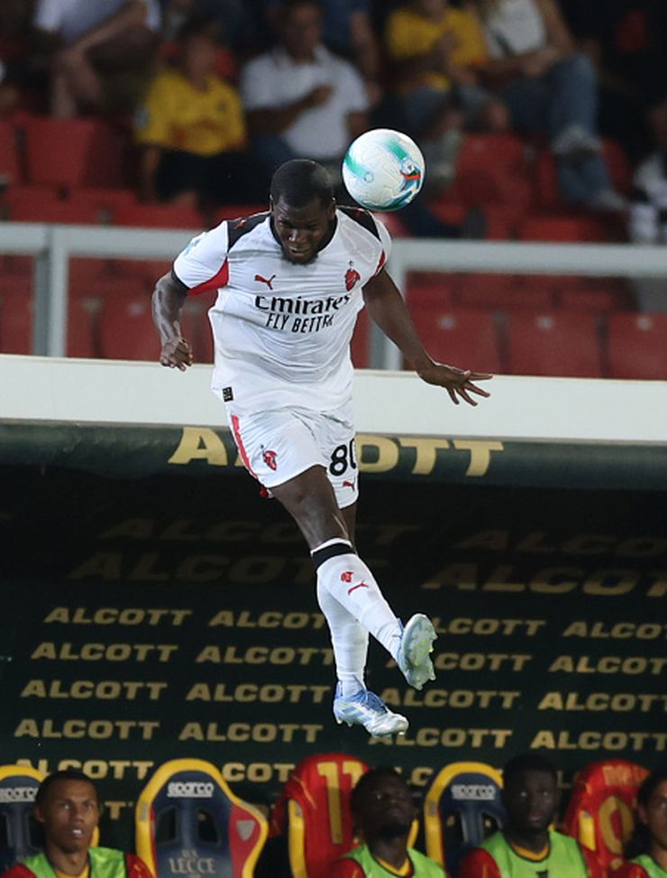 L'ultima partita di Musah con la maglia del Milan, lo scorso 29 agosto a Lecce (Photo by Claudio Villa/AC Milan via Getty Images) atalanta-musah-titolare-a-genova-puo-diventare-il-nuovo-bondo-di-palladino