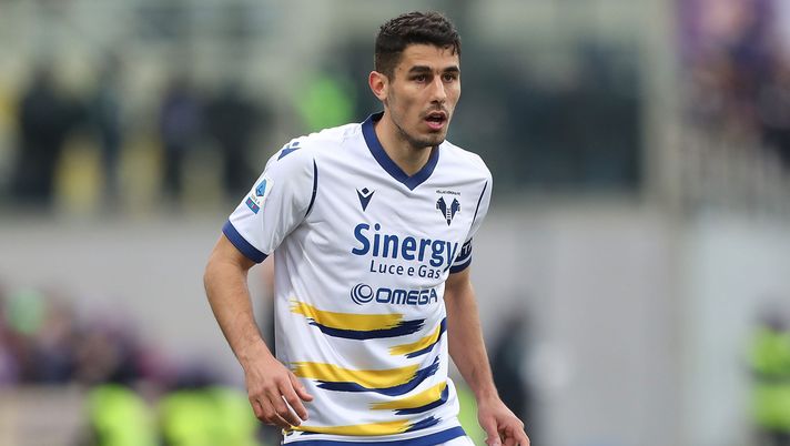 FLORENCE, ITALY - MARCH 06: Davide Faroni of Hellas Verona looks on during the Serie A match between ACF Fiorentina and Hellas Verona FC at Stadio Artemio Franchi on March 6, 2022 in Florence, . (Photo by Gabriele Maltinti/Getty Images)
