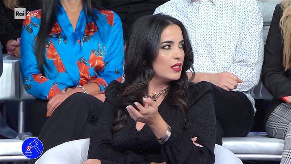 Damascelli: “Celebrano Esposito e poi è la riserva pure di Bonny”. Lo studio insorge- immagine 2