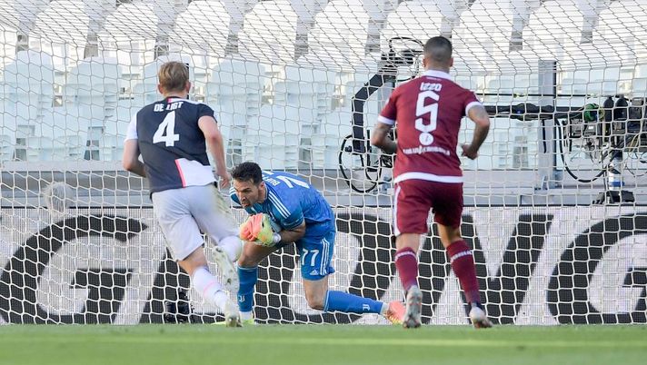 TURIN, ITALY - JULY 04: Gianluigi Buffon of Juventus saves the ball during the Serie A match between Juventus and Torino FC at Allianz Stadium on July 04, 2020 in Turin, Italy. (Photo by Daniele Badolato - Juventus FC/Juventus FC via Getty Images) Juventus-Torino 4-1, le statistiche: per i granata più tiri del solito allo Stadium - immagine 1
