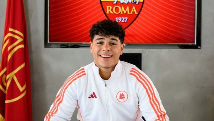 Roma, Slim Bouaskar firma il primo contratto da professionista – FOTO Roma, Slim Bouaskar firma il primo contratto da professionista – FOTO - immagine 1