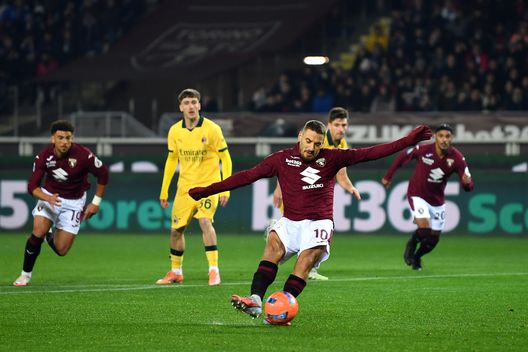 TURIN, ITALY - DECEMBER 08: Nikola Vlasic of Torino scores his team's first goal from the penalty spot during the Serie A match between Torino FC and AC Milan at Stadio Olimpico di Torino on December 08, 2025 in Turin, Italy. (Photo by Valerio Pennicino/Getty Images)