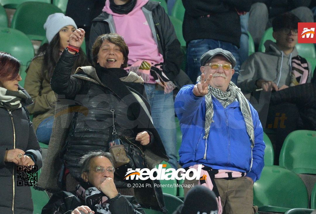 FOTOTIFO Palermo-Bari 3-0, gli scatti ai tifosi al “Renzo Barbera” (GALLERY) - immagine 43
