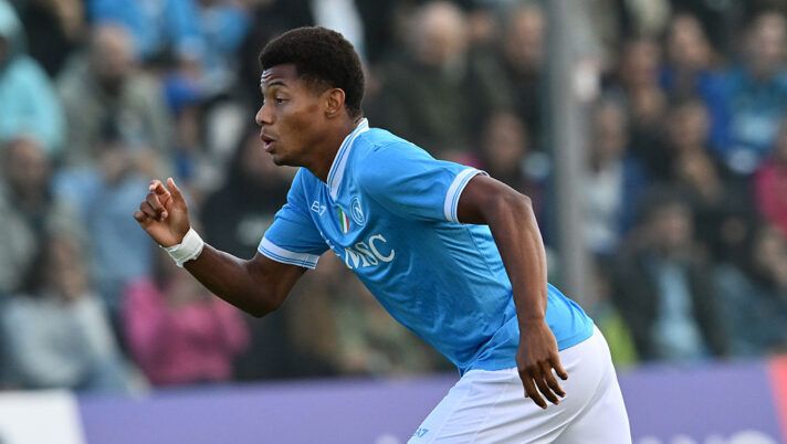 CASTEL DI SANGRO, ITALY - AUGUST 03: David Neres of SSC Napoli in action during the pre-season friendly match between Napoli and Stade Brestois 29 at Stadio Teofilo Patini on August 03, 2025 in Castel di Sangro, Italy. (Photo by Giuseppe Bellini/Getty Images) Il kit per la seconda giornata al fanta: dai casi delicati fino a scommesse e Mantra - immagine 1