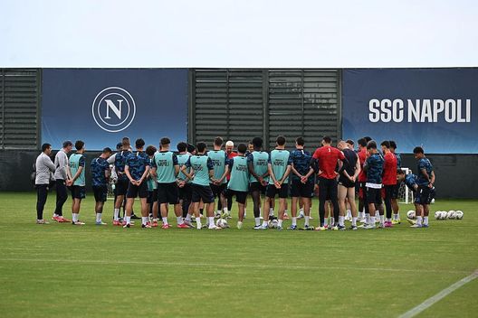 Napoli, già pronta la festa scudetto: due bus scoperti e quattro maxischermi per la città- immagine 2