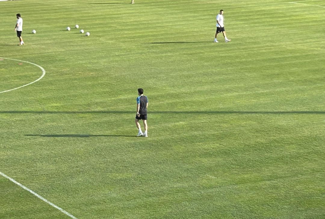 GALLERY Mario Rui scende in campo per assistere all’allenamento dei compagni - immagine 2