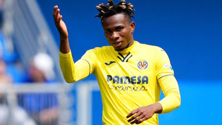 VITORIA-GASTEIZ, SPAIN - APRIL 30: Samuel Chukwueze of Villarreal CF celebrates after scoring their team's first goal during the LaLiga Santander match between Deportivo Alaves and Villarreal CF at Estadio de Mendizorroza on April 30, 2022 in Vitoria-Gasteiz, Spain. (Photo by Juan Manuel Serrano Arce/Getty Images) Milan, c’è già l’accordo con Chukwueze: ora si accelera con il Villarreal - immagine 1
