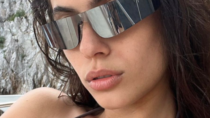 Ines Trocchia, fisico straordinario. Il décolleté della modella fa sognare il web - immagine 1