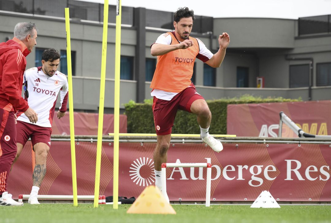 Trigoria, la seduta di allenamento in vista del Verona – FOTO GALLERY - immagine 9
