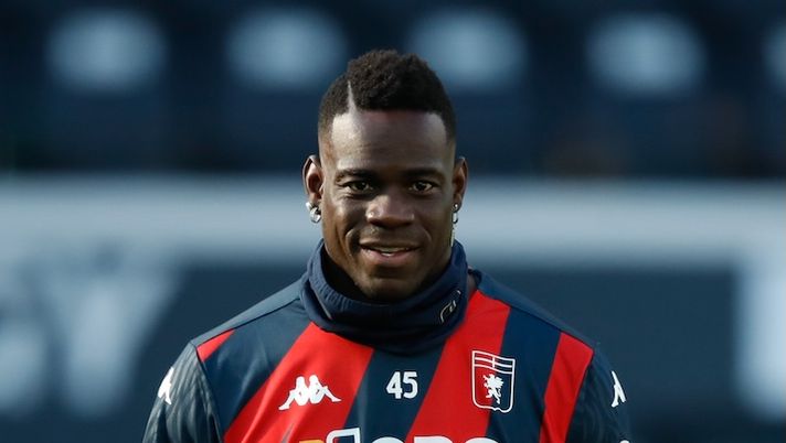 UDINE, ITALY - DECEMBER 01: Mario Balotelli of Genoa before kick off at the Serie A match between Udinese and Genoa at Stadio Friuli on December 01, 2024 in Udine, Italy. (Photo by Timothy Rogers/Getty Images) Pisacane sull’arrivo di Balotelli: “Non rispettoso nei confronti di Belotti, chiedete al direttore” - immagine 1