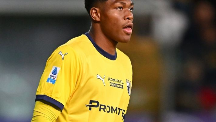 Calciomercato, Suzuki l'erede di Maignan? Non c'è soltanto il Milan