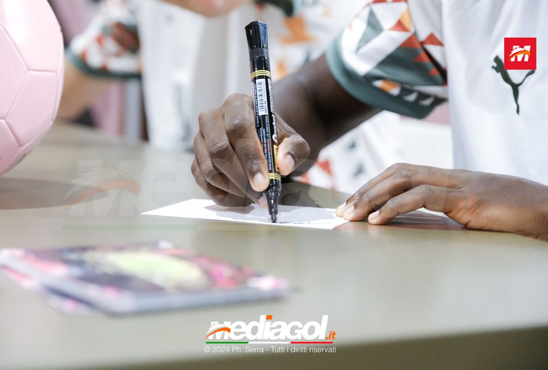 FOTO, i tifosi rosanero incontrano i propri beniamini alla Rinascente (Gallery) - immagine 29