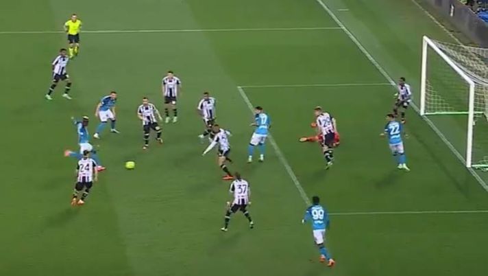 VIDEO Osimhen incorona il Napoli ad Udine: il boato dei tifosi al gol scudetto - immagine 1