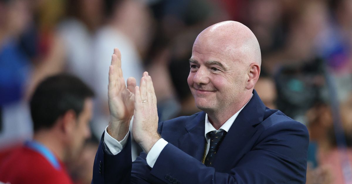 Infantino: "Mondiale, troppo caldo? Ho la soluzione"