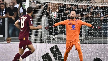 TURIN, ITALY - OCTOBER 7: Vanja Milinkovic-Savic of Torino FC in action during the Serie A TIM match between Juventus and Torino FC at on October 7, 2023 in Turin, Italy. (Photo by Stefano Guidi/Getty Images) Serie A, Milinkovic Savic protagonista negativo del derby della Mole