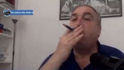 Chiariello show, “fuma” una matita in diretta: “Buongiorno è nostro, non avete soldi”