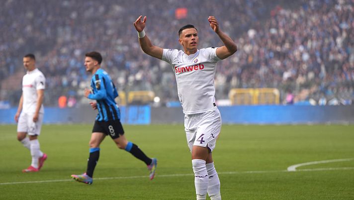 BRUSSELS, BELGIUM - MAY 04: Jan-Carlo Simi #4 of RSC Anderlecht gestures to the crowd in the first half of the Croky Cup Final between Club Brugge KV and RSC Anderlecht at King Baudouin Stadium on May 04, 2025 in Brussels, Belgium. (Photo by Alex Bierens de Haan/Getty Images) Simić Al-Ittihad