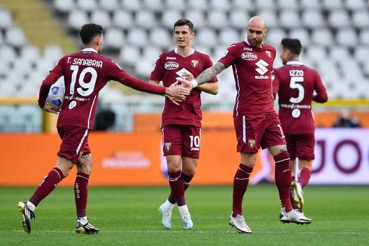TURIN, ITALY - MARCH 17: Simone Zaza of Torino F.C. celebrates with Antonio Sanabria after scoring his sides first goal during the Serie A match between Torino FC and US Sassuolo at Stadio Olimpico di Torino on March 17, 2021 in Turin, Italy. Sporting stadiums around Italy remain under strict restrictions due to the Coronavirus Pandemic as Government social distancing laws prohibit fans inside venues resulting in games being played behind closed doors. (Photo by Valerio Pennicino/Getty Images)