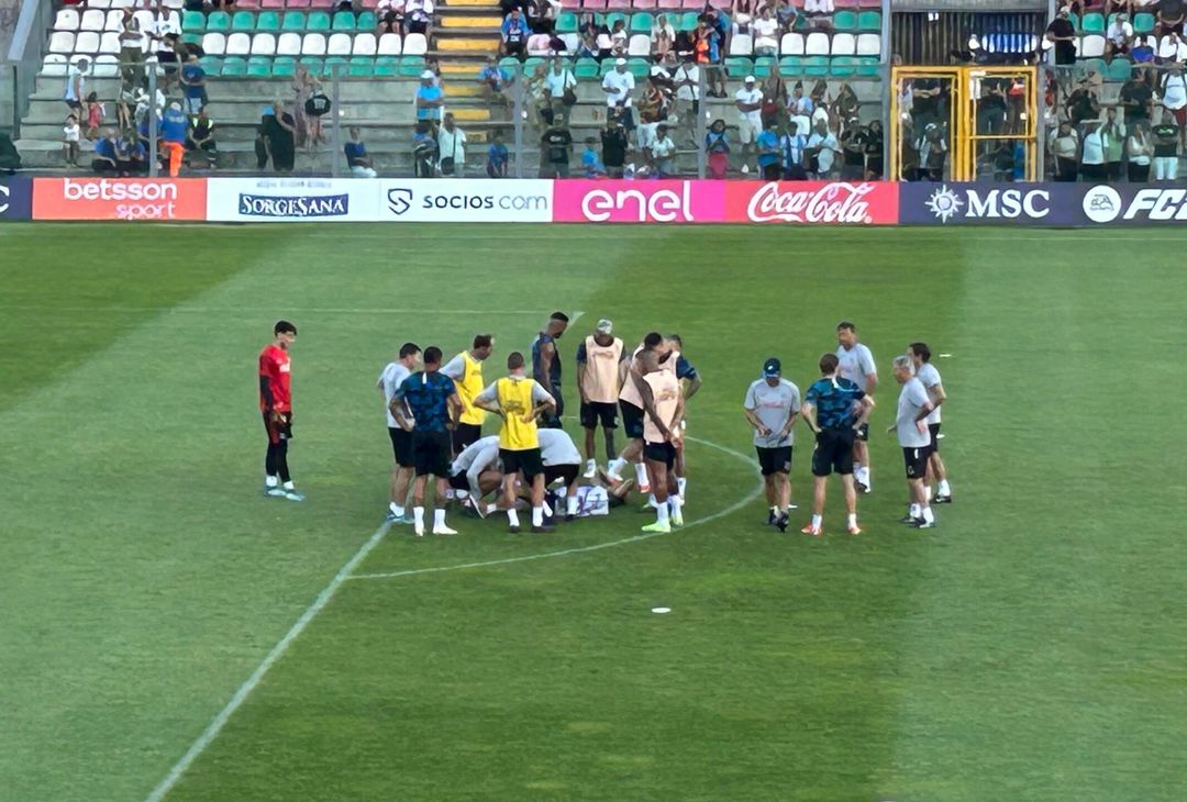 GALLERY Marin finisce a terra dopo uno scontro di gioco e lascia l’allenamento - immagine 7