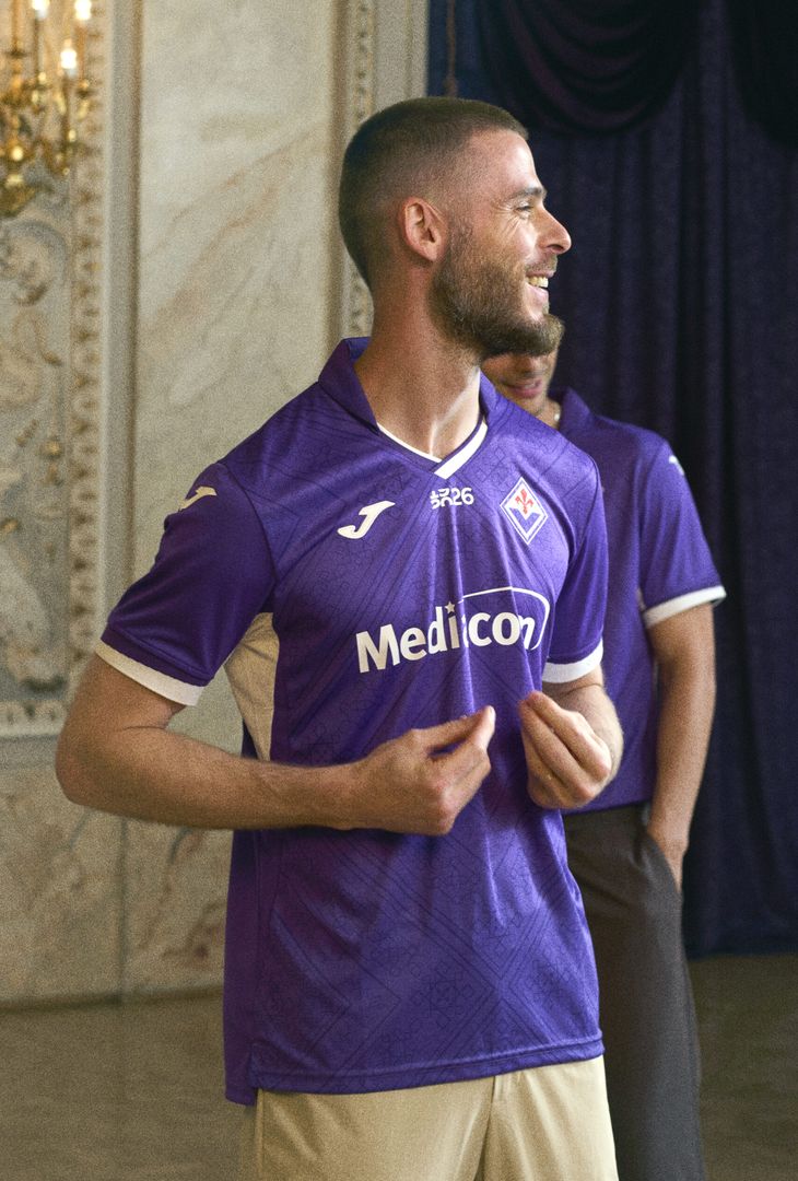 FOTO – La nuova maglia della Fiorentina. Le migliori immagini di oggi - immagine 11