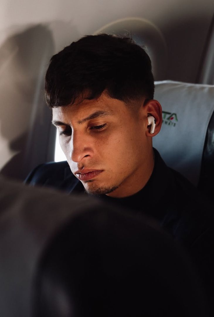 GALLERY Il Como aspetta Conte e i suoi: la partenza del Napoli da Capodichino - immagine 4