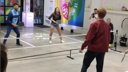 VIDEO / Sinner vs Djokovic… a pickleball: i campioni si divertono a New York
