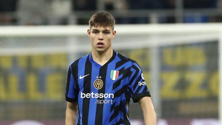 MILAN, ITALY - DECEMBER 19: Tomas Palacios of FC Internazionale in action during the Coppa Italia, Round of 16 match between FC Internazionale and Udinese Calcio at Stadio Giuseppe Meazza on December 19, 2024 in Milan, Italy. (Photo by Marco Luzzani/Getty Images) Inter, Palacios può lasciare la Serie A e partire nuovamente in prestito: discussioni in corso - immagine 1