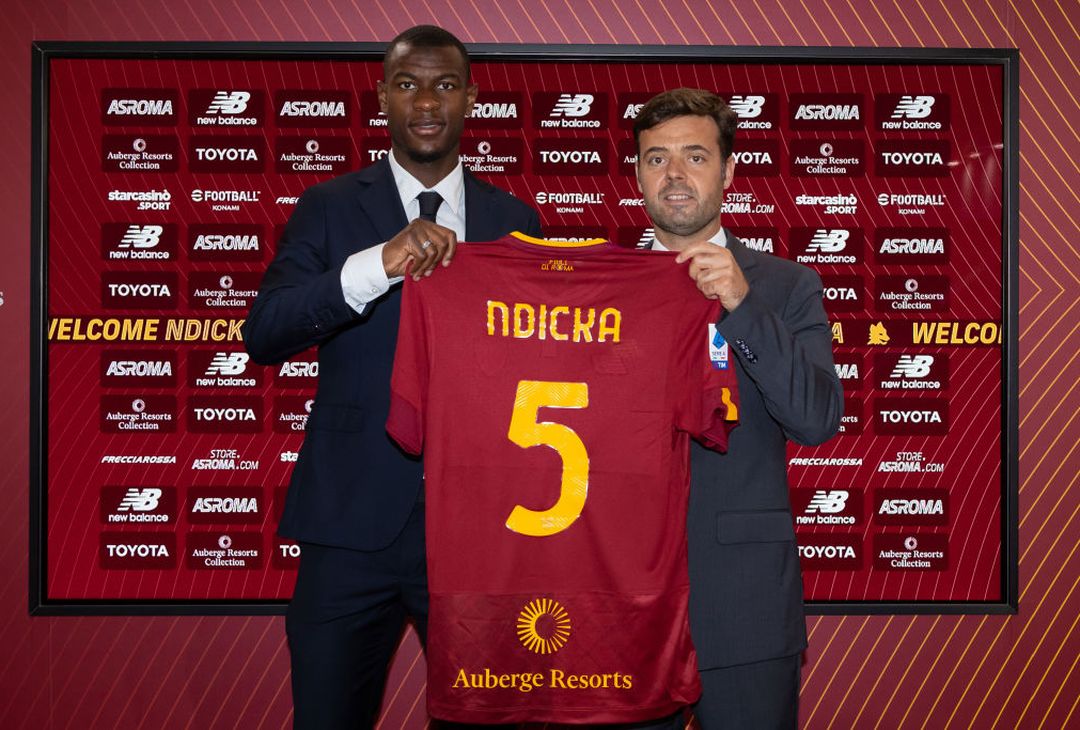 Roma, i primi scatti di Ndicka con la maglia giallorossa – FOTO GALLERY - immagine 15