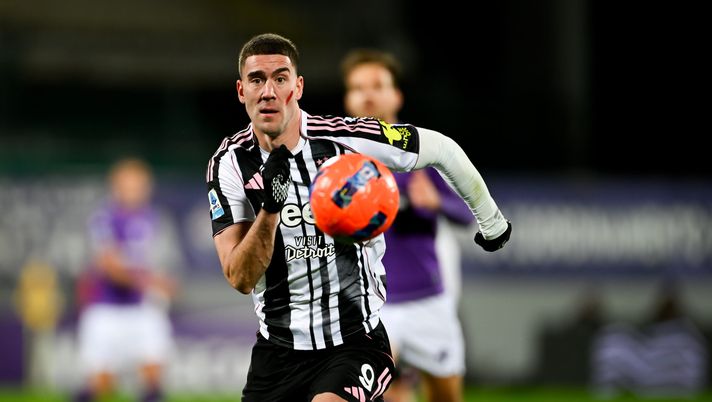 FLORENCE, ITALY - NOVEMBER 22: Dusan Vlahovic of Juventus during the Serie A match between ACF Fiorentina and Juventus FC at Artemio Franchi on November 22, 2025 in Florence, Italy. (Photo by Daniele Badolato - Juventus FC/Juventus FC via Getty Images) live-calciomercato-milan-rumors-trattative-dichiarazioni-scenari-ipotesi