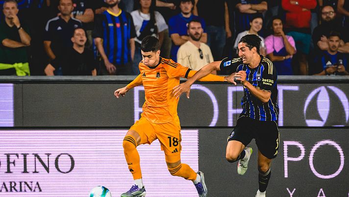 PISA, ITALY - AUGUST 30: Matias Soule of AS Roma in action during the Serie A match between Pisa SC and AS Roma at Arena Garibaldi on August 30, 2025 in Pisa, Italy. (Photo by Fabio Rossi/AS Roma via Getty Images) Roma-Pisa, statistiche e precedenti tra le due squadre della Serie A - immagine 1